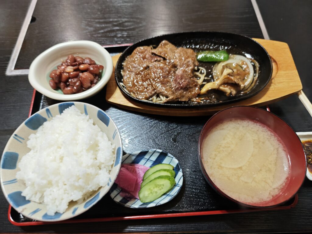 湯西川温泉　焼肉山道　鹿カットステーキ定食