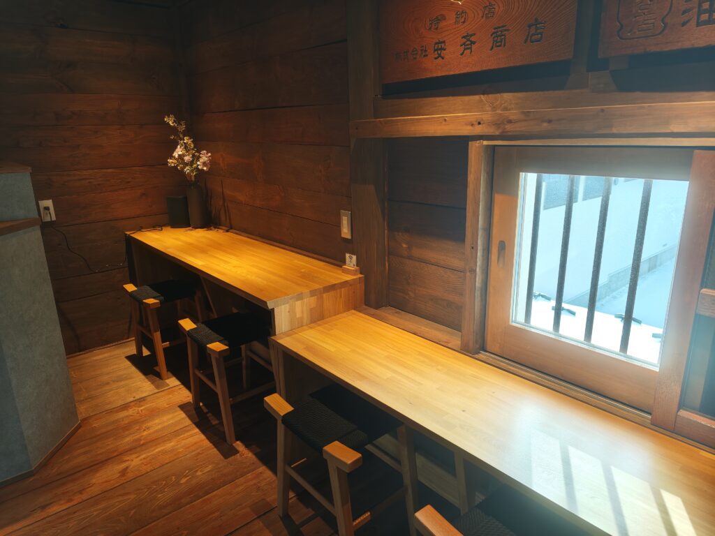 セルフサービスバー藏裏(kuri) 店内