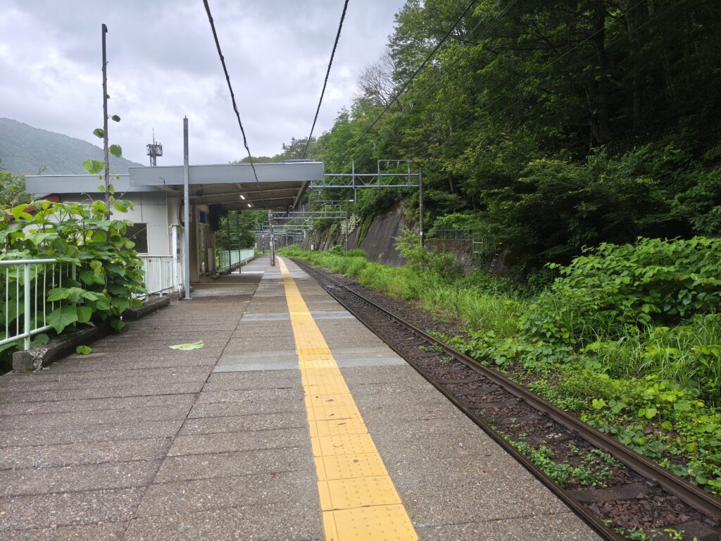 湯檜曽駅 上りホーム