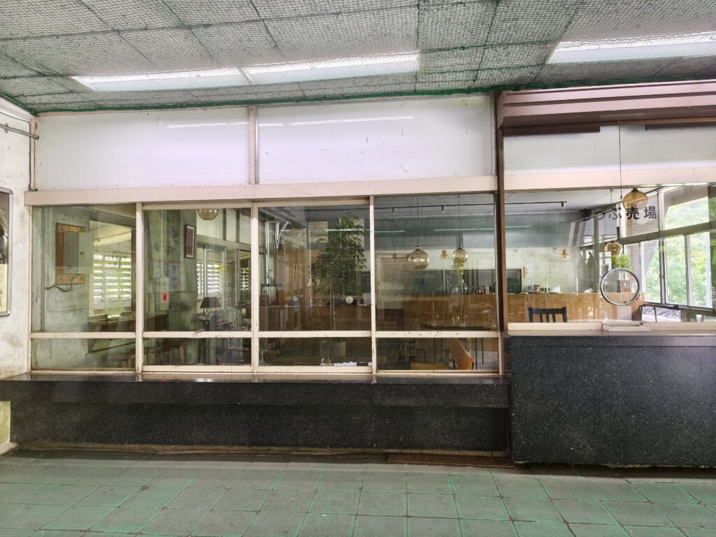 土合駅 喫茶モグラ