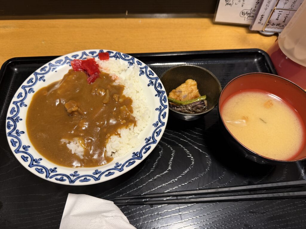 温泉屋　ひろすけ旅館　無料朝食　カレー