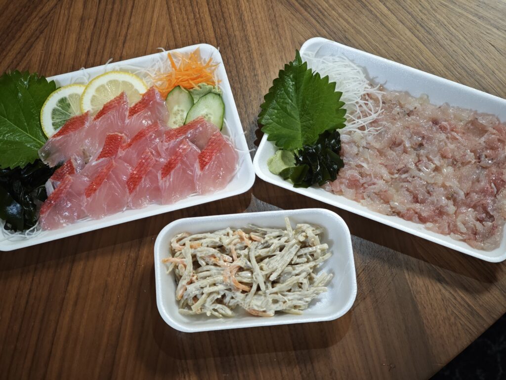 井上魚店　刺身　地魚たたき　ごぼうサラダ