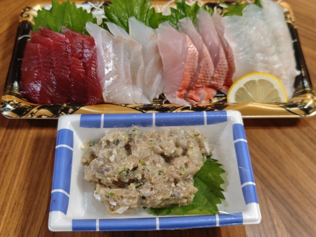 魚屋清丸　刺身盛り合わせ　青唐あじなめろう
