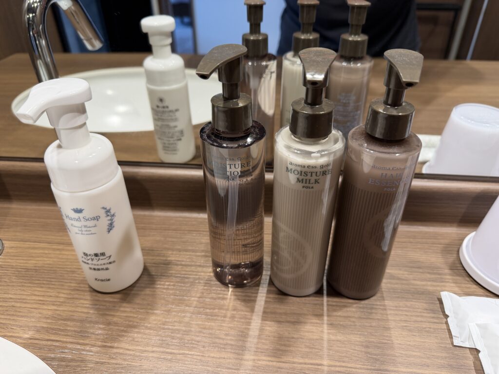 ハナホテル＆スパ渋川 デラックスツイン　アメニティ　化粧水　乳液